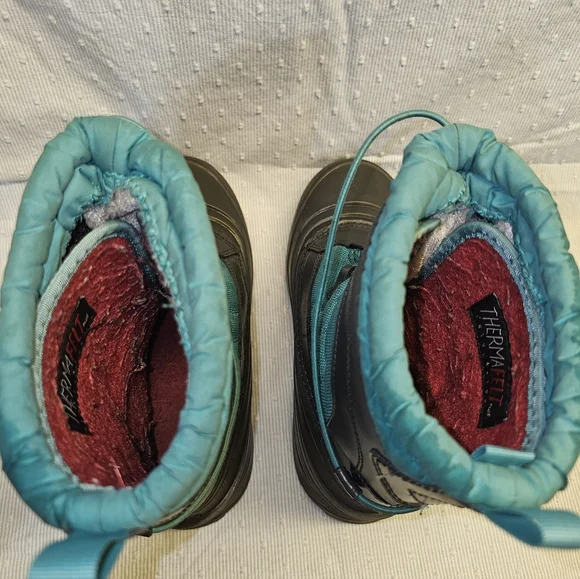 The North Face Turquoise and Charcoal Snow Boots - Picture 8 of 10